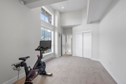 Entry Foyer Photo of 401 45500 Market Way, Chilliwack, BC