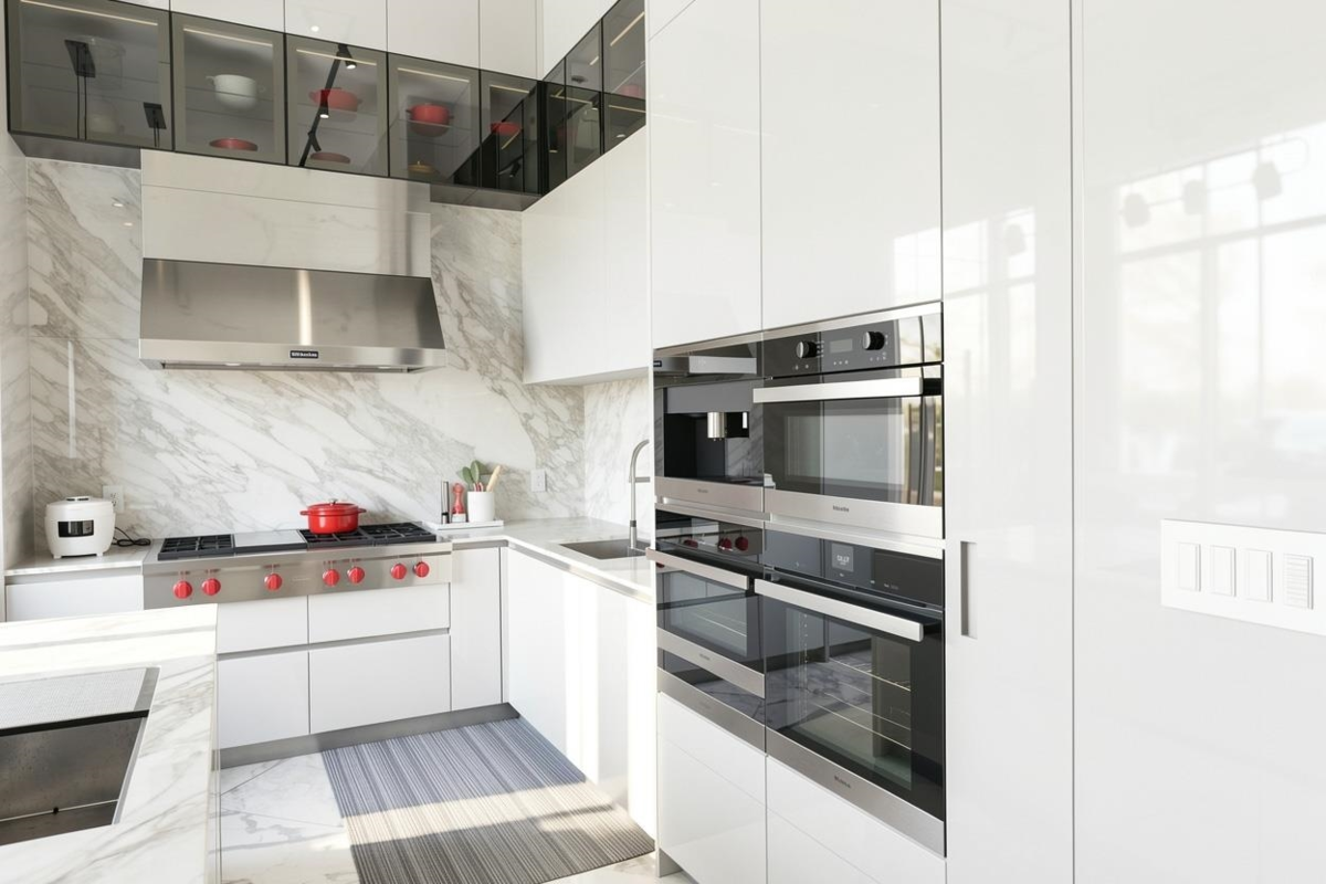 Living Room Photo of 107 323 Jervis Street, Vancouver, BC