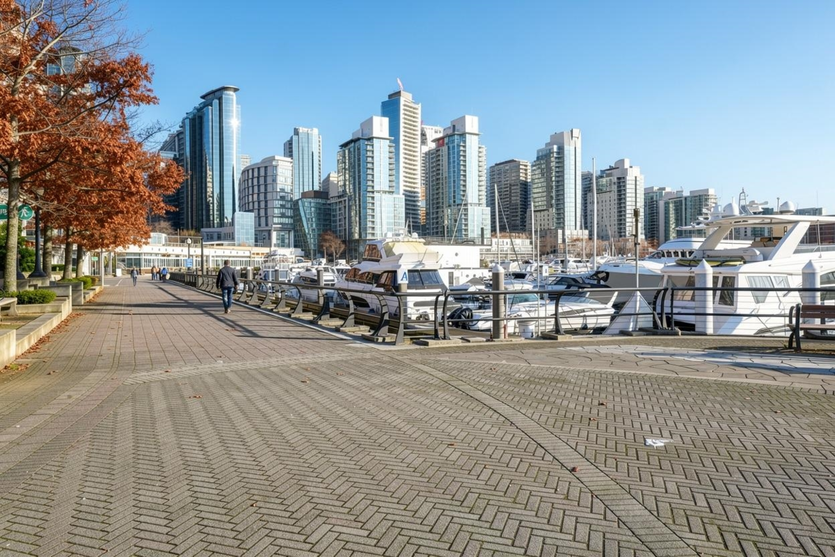 Office / Den Photo of 107 323 Jervis Street, Vancouver, BC