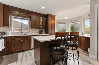 Garage Interior Photo of 32110 Rogers Avenue, Abbotsford, BC
