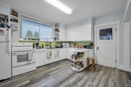 458 E 9th Street, North Vancouver, BC, North Vancouver — Single Family Residence for sale