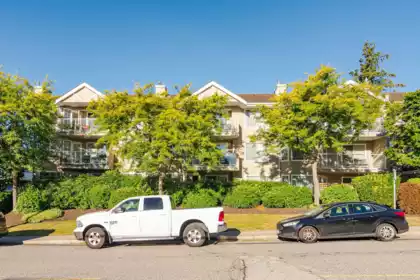 204 1369 George Street, White Rock, BC, White Rock — 2 bed apartment/condo for sale