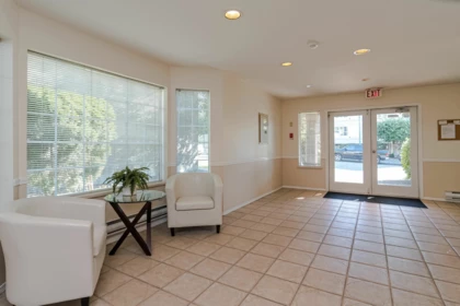 204 1369 George Street, White Rock, BC, White Rock — Apartment/Condo for sale