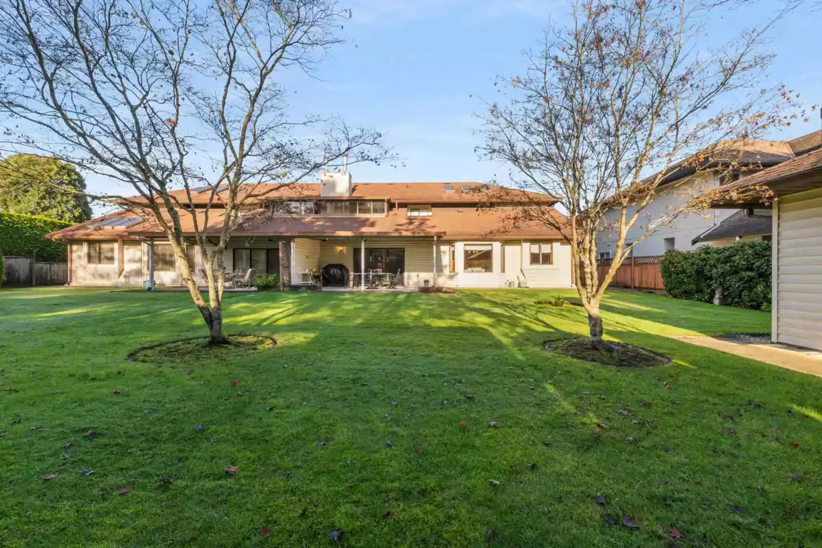 Staircase Photo of 4360 Steveston Highway, Richmond, BC