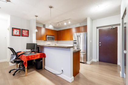 Walk-In Closet Photo of 702 15 E Royal Avenue, New Westminster, BC