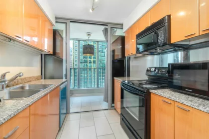Walk-In Closet Photo of 1408 1288 W Georgia Street, Vancouver, BC