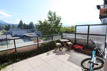 Kitchen Photo of 215 40437 Tantalus Road, Squamish, BC