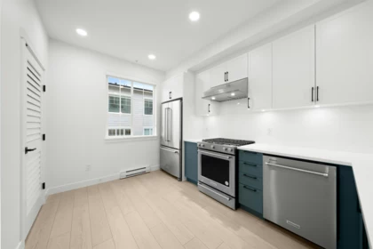 Kitchen Island Photo of 254 720 Robinson Street, Coquitlam, BC