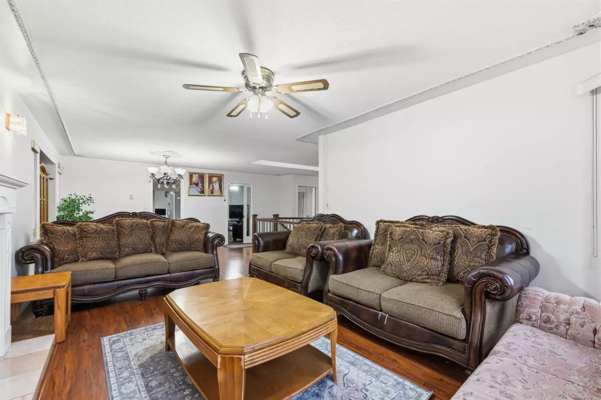 Family Room Photo of 7076 122a Street, Surrey, BC