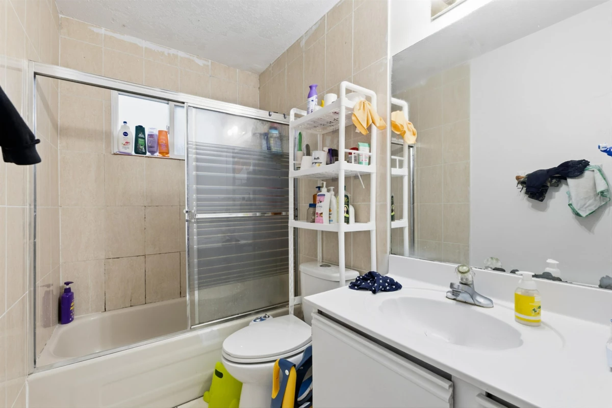 Front Yard Photo of 7076 122a Street, Surrey, BC