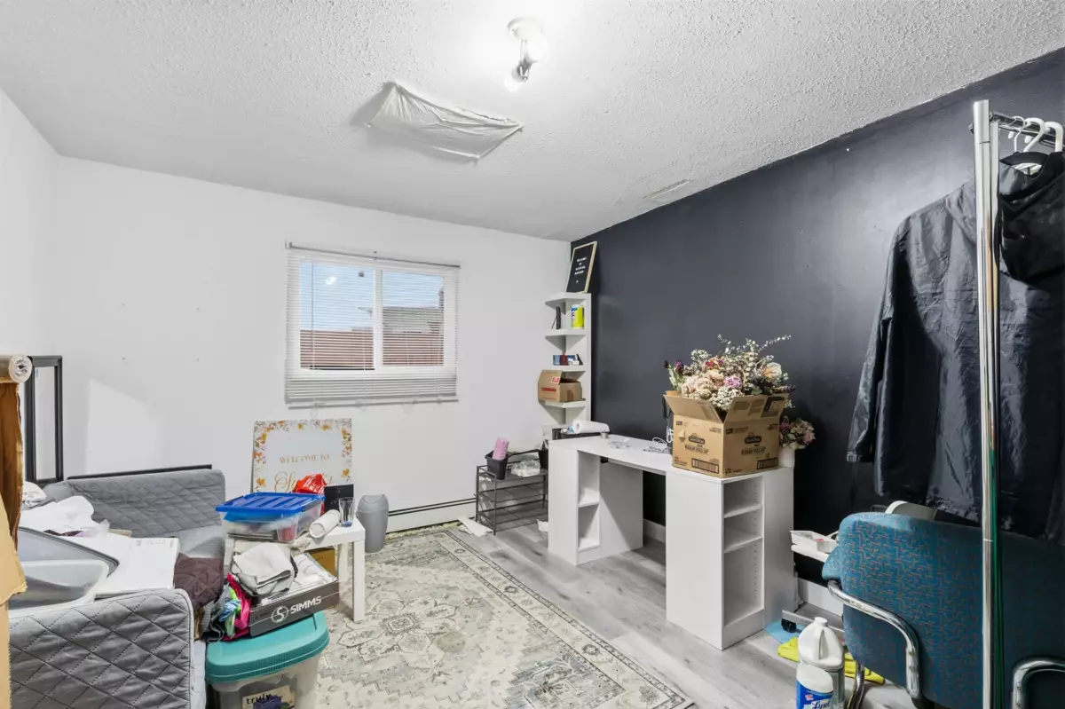 Hallway Photo of 7076 122a Street, Surrey, BC