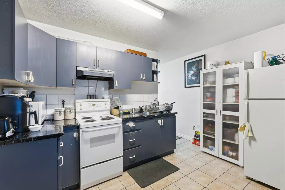 Hot Tub / Spa Photo of 7076 122a Street, Surrey, BC