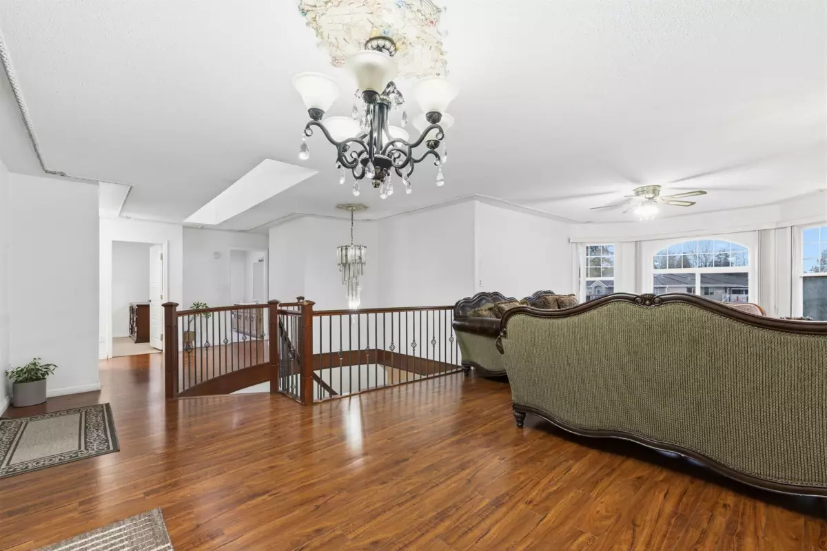 Kitchen Photo of 7076 122a Street, Surrey, BC