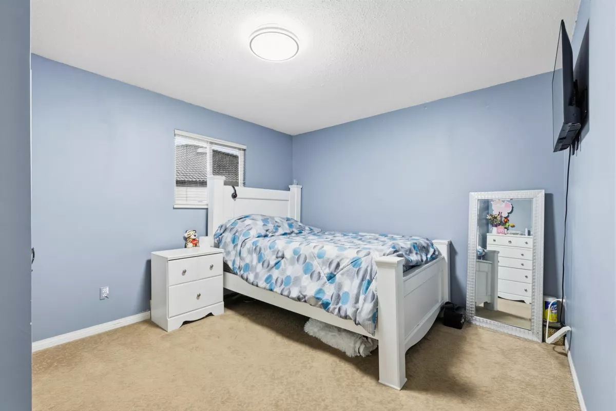 Laundry Room Photo of 7076 122a Street, Surrey, BC