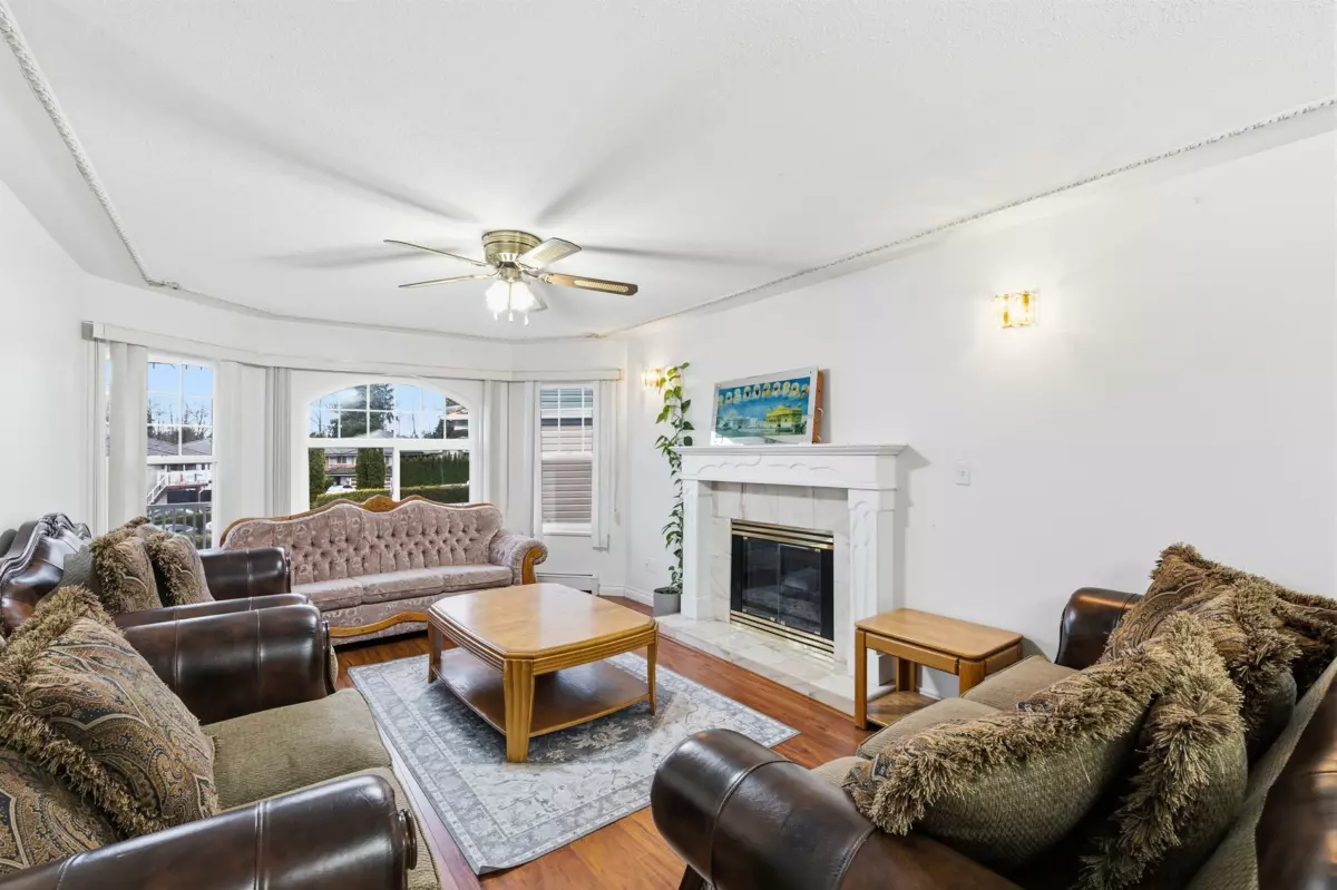 Living Room Photo of 7076 122a Street, Surrey, BC