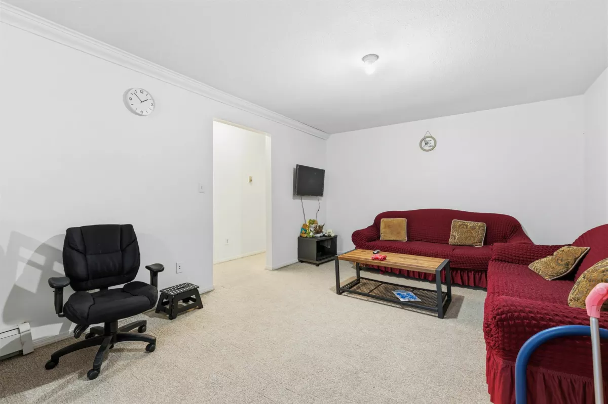 Staircase Photo of 7076 122a Street, Surrey, BC