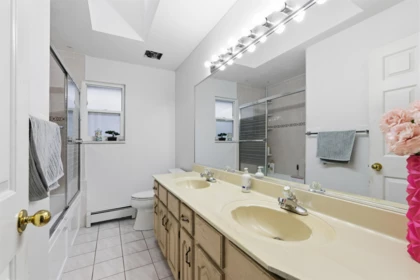 Mudroom Photo of 7076 122a Street, Surrey, BC