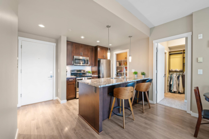 209 2238 Whatcom Road, Abbotsford, BC, Abbotsford — Apartment/Condo for sale