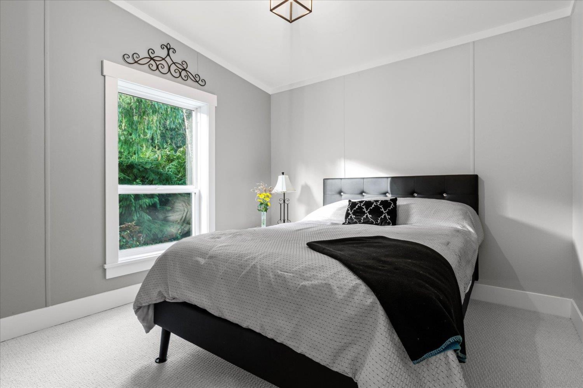 Hallway Photo of 6800 Hinkley Road, Chilliwack, BC