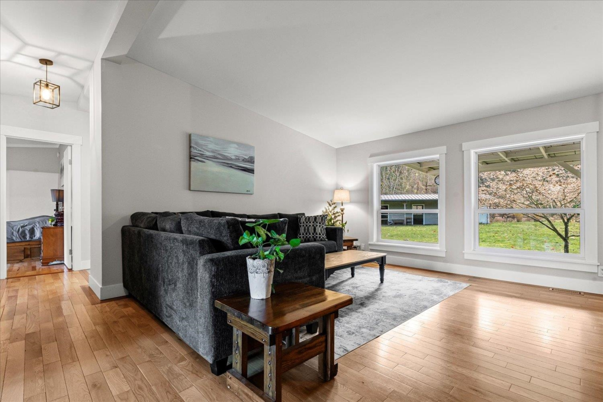 Primary Bathroom Photo of 6800 Hinkley Road, Chilliwack, BC