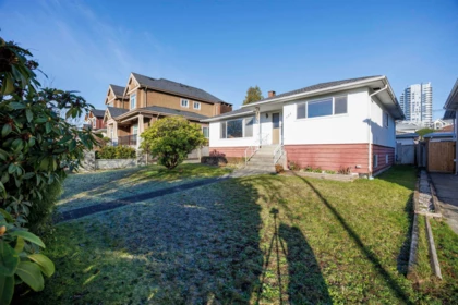Backyard Photo of 535 W 62nd Avenue, Vancouver, BC