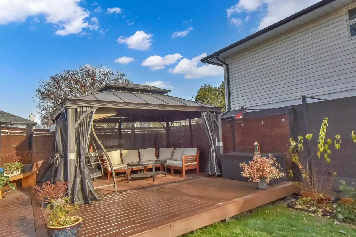 Entry Foyer Photo of 19358 Cusick Crescent, Pitt Meadows, BC