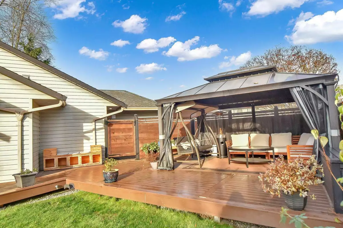 Hallway Photo of 19358 Cusick Crescent, Pitt Meadows, BC