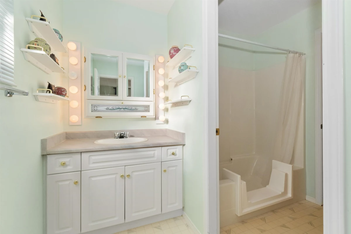 Bedroom 4 Photo of 480 Coquihalla Street, Hope, BC