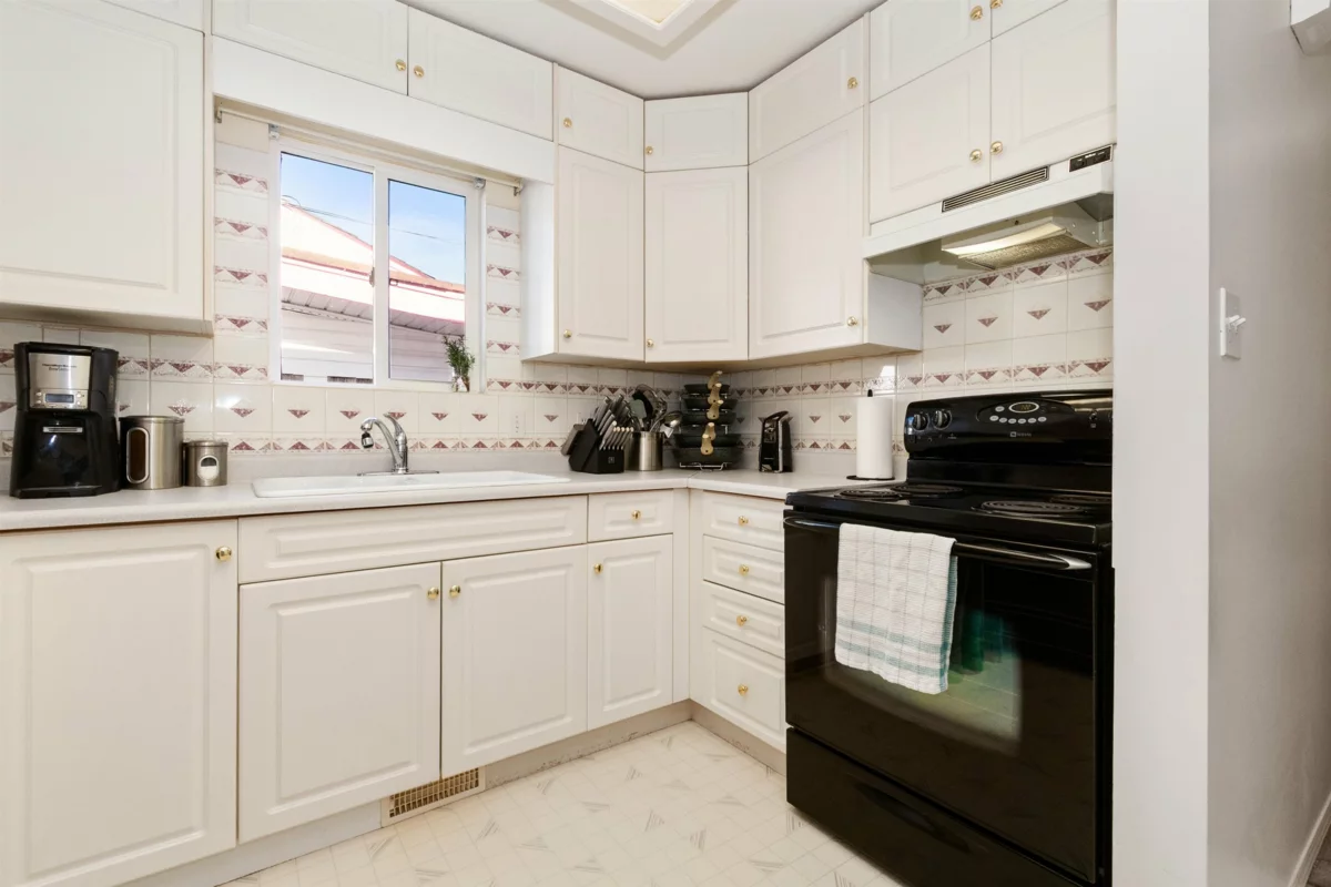 Family Room Photo of 480 Coquihalla Street, Hope, BC