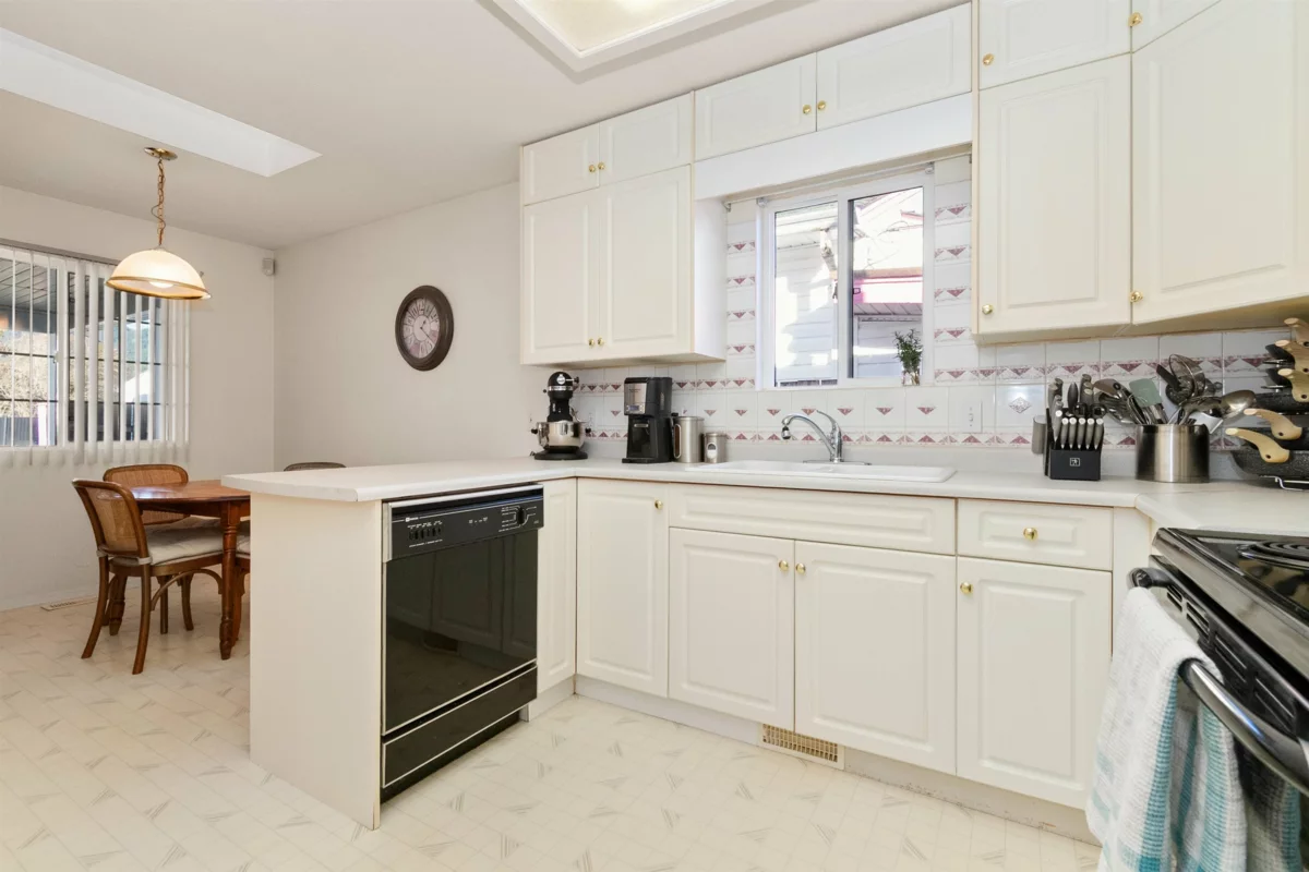 Living Room Photo of 480 Coquihalla Street, Hope, BC