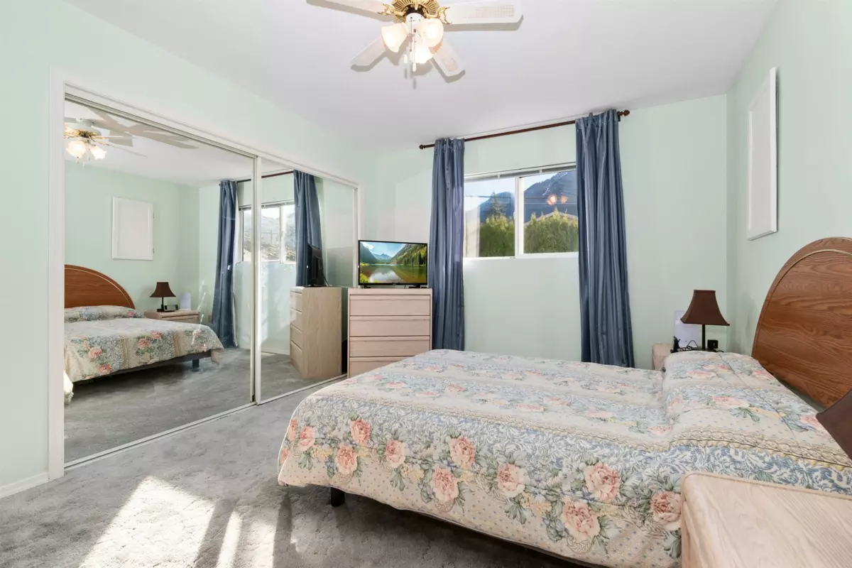 Primary Bathroom Photo of 480 Coquihalla Street, Hope, BC