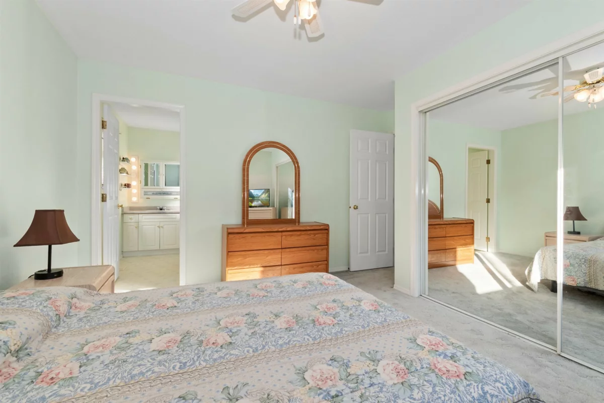 Walk-In Closet Photo of 480 Coquihalla Street, Hope, BC