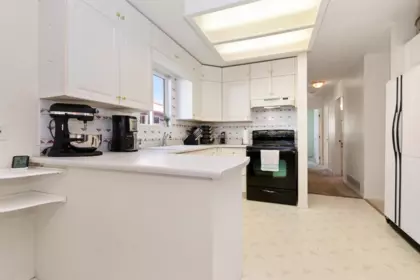 Kitchen Photo of 480 Coquihalla Street, Hope, BC