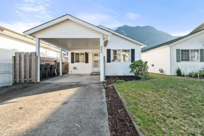Powder Room Photo of 480 Coquihalla Street, Hope, BC