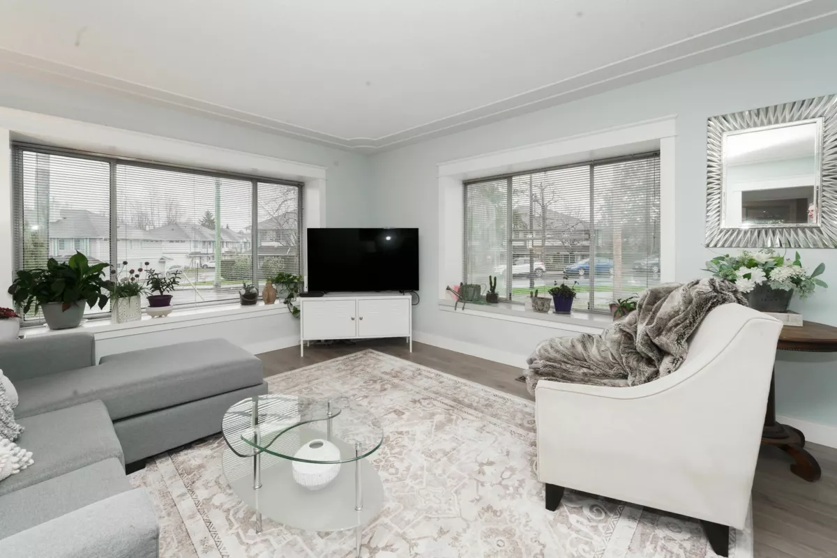 Kitchen Island Photo of 11943 232 Street, Maple Ridge, BC