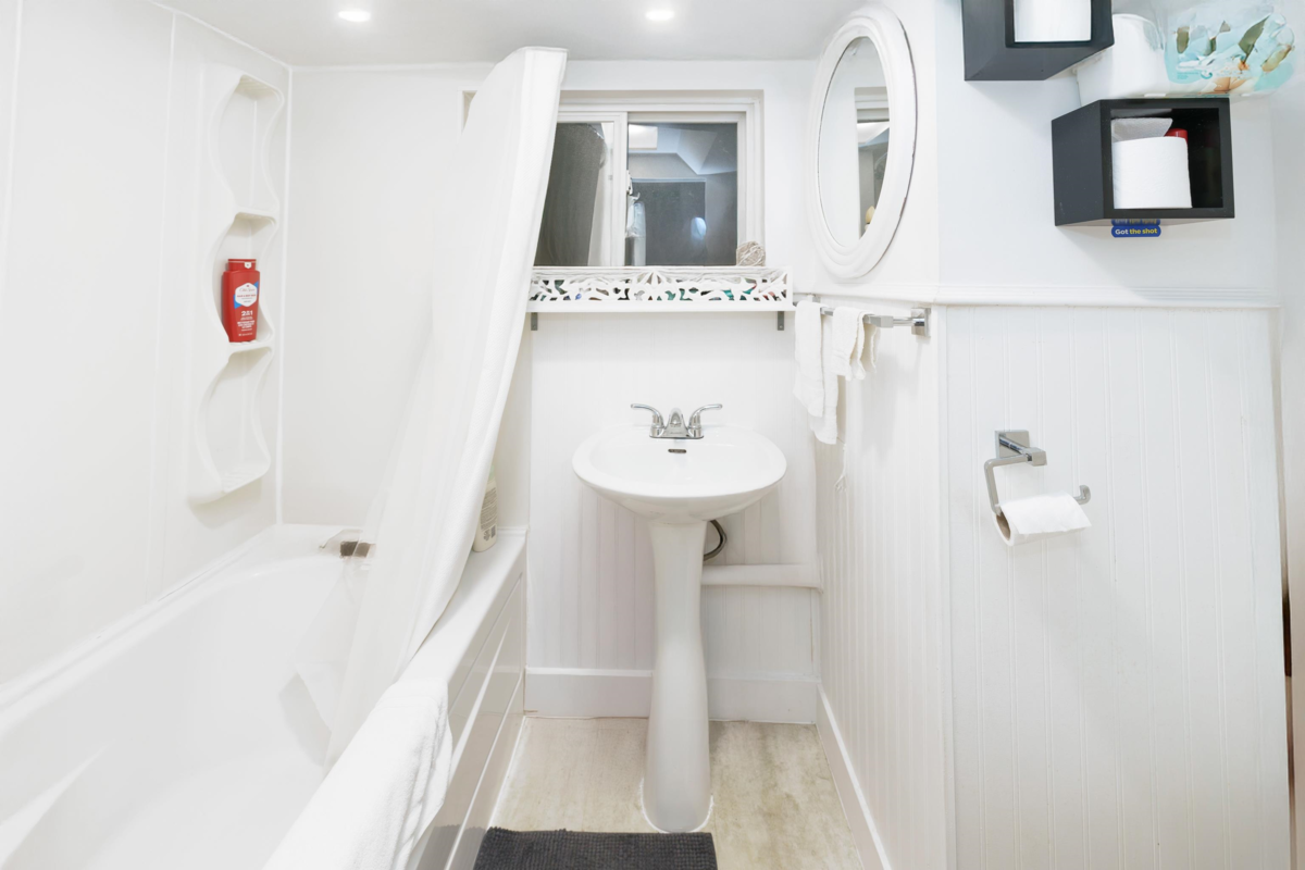 Laundry Room Photo of 11943 232 Street, Maple Ridge, BC