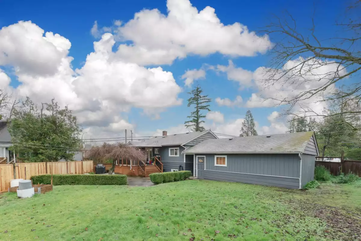 Powder Room Photo of 11943 232 Street, Maple Ridge, BC