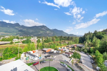 Front Yard Photo of 612 1506 Scott Crescent, Squamish, BC