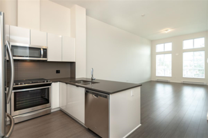 Kitchen Photo of 418 15138 34 Avenue, Surrey, BC