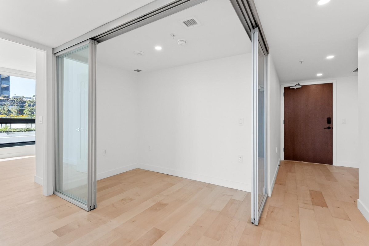 Front Yard Photo of 703 135 E 13th Street, North Vancouver, BC