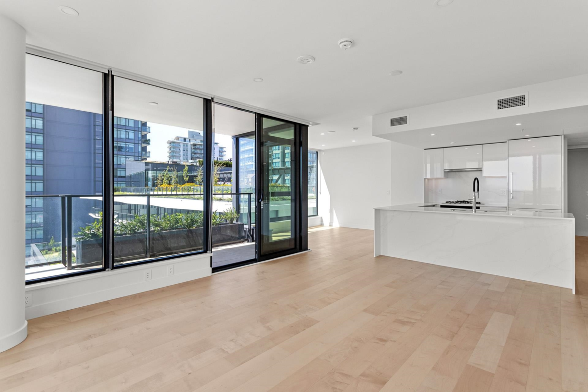 Guest Bathroom Photo of 703 135 E 13th Street, North Vancouver, BC