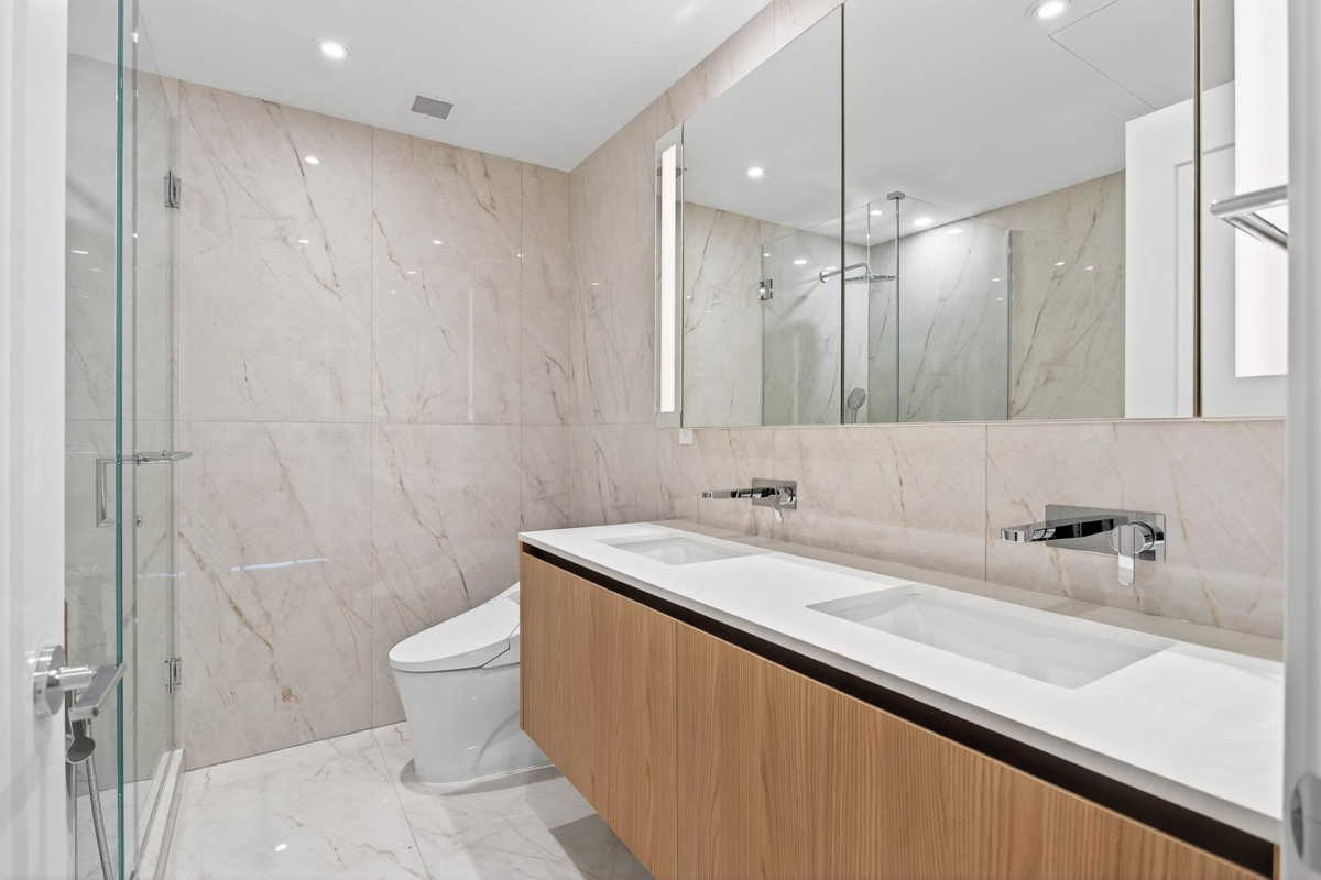 Staircase Photo of 703 135 E 13th Street, North Vancouver, BC