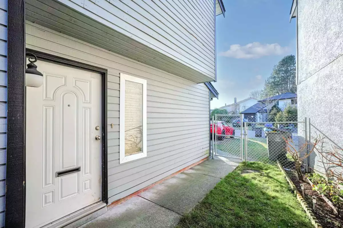 Hallway Photo of 7368 Parkwood Drive, Surrey, BC