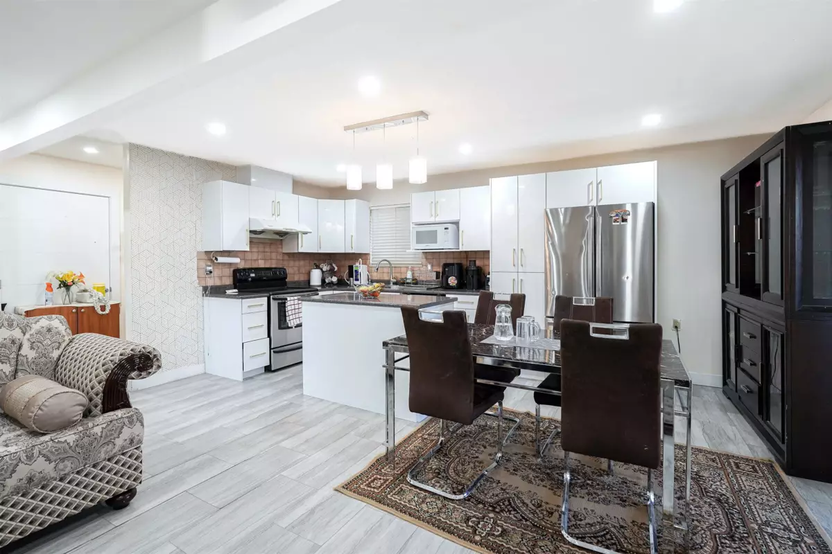 Kitchen Island Photo of 7368 Parkwood Drive, Surrey, BC