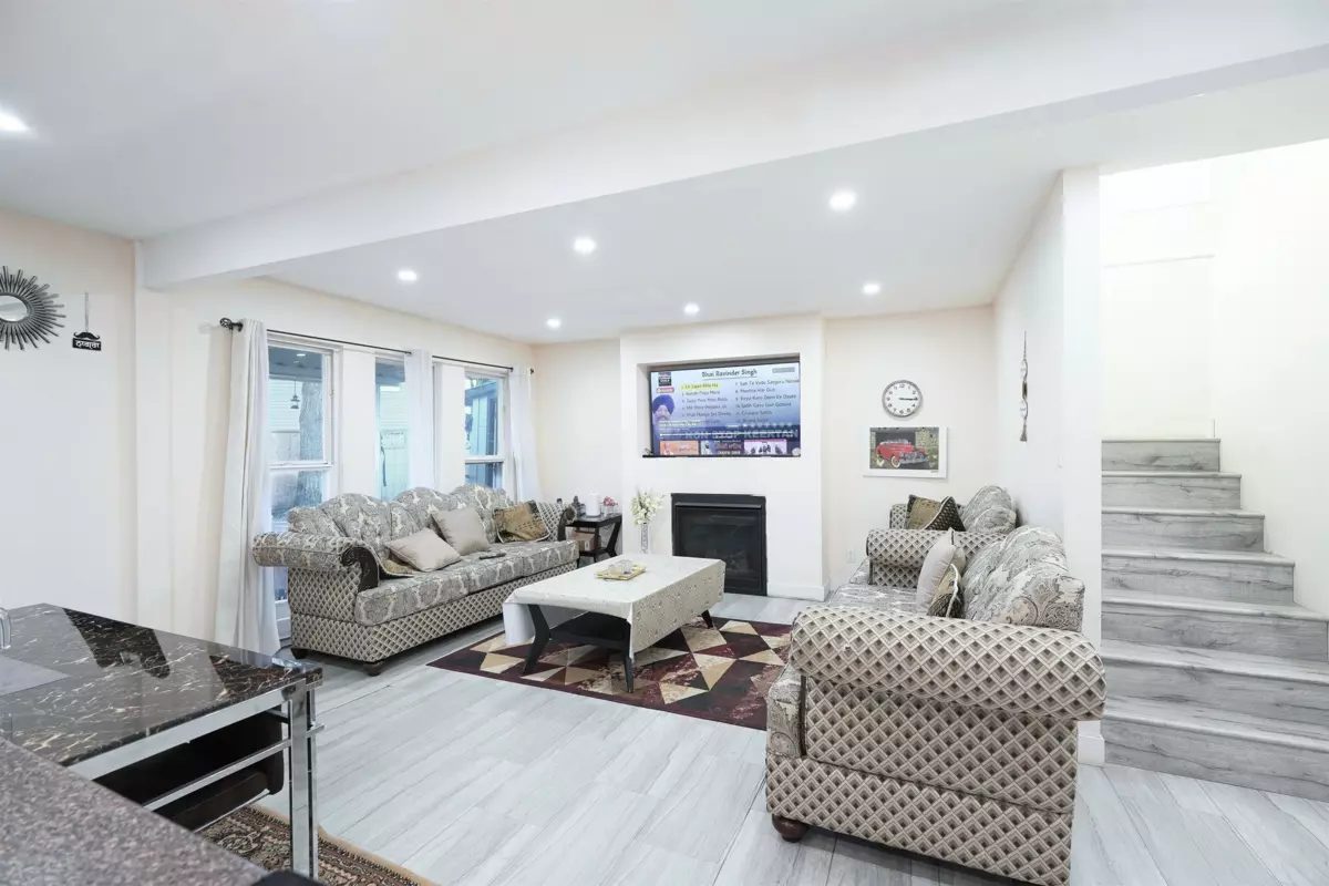 Kitchen Photo of 7368 Parkwood Drive, Surrey, BC