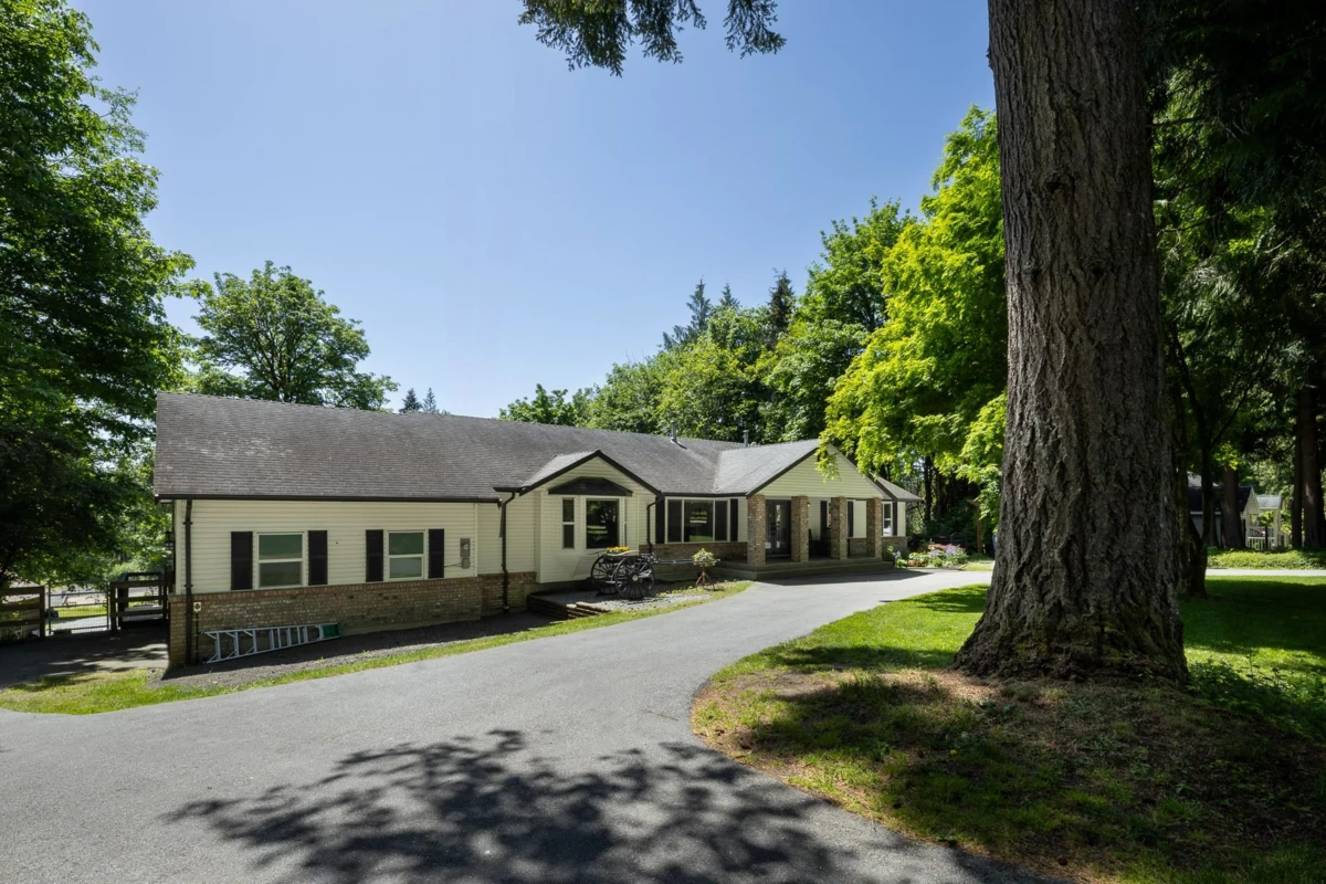 Living Room Photo of 27454 110 Avenue, Maple Ridge, BC