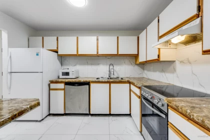 Kitchen Photo of 108 13364 102 Avenue, Surrey, BC