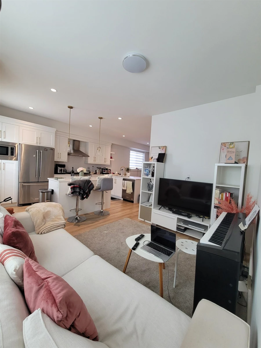 Family Room Photo of 16 9762 182a Street, Surrey, BC