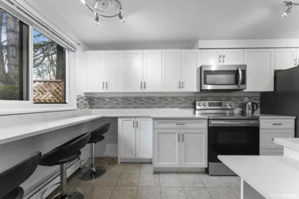 Primary Bathroom Photo of 207 13931 74 Avenue, Surrey, BC