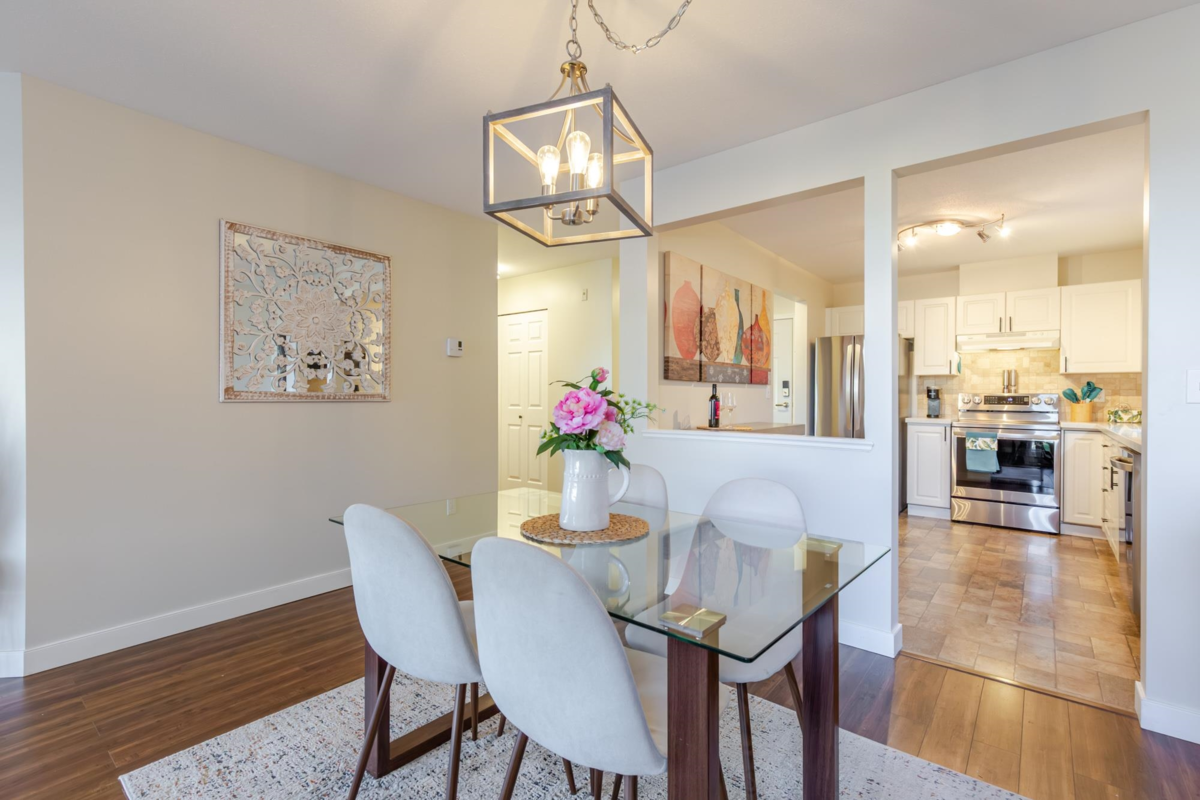 Guest Bathroom Photo of 211 19142 122 Avenue, Pitt Meadows, BC